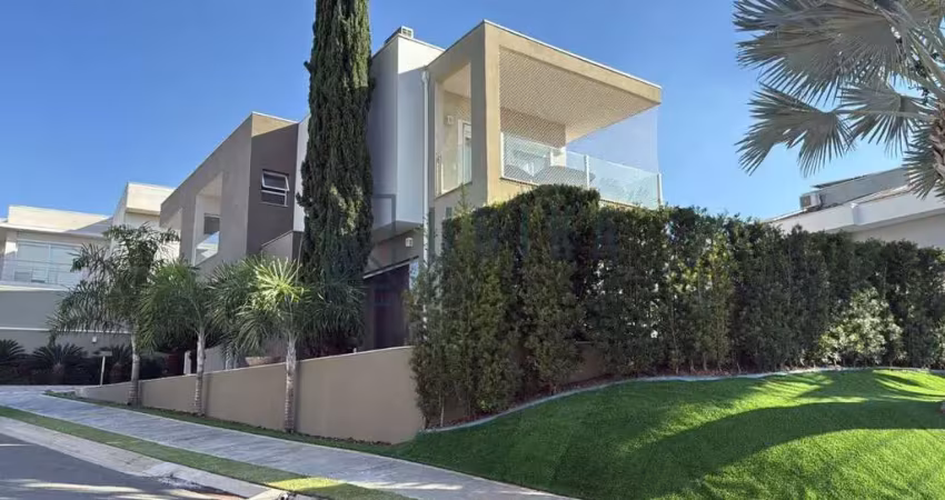 Luxuosa casa em condomínio à venda em campinas-sp no swiss park  4 quartos, 4 suítes, 3 salas, 6 banheiros, 4 vagas de garagem  381,52 m² de área