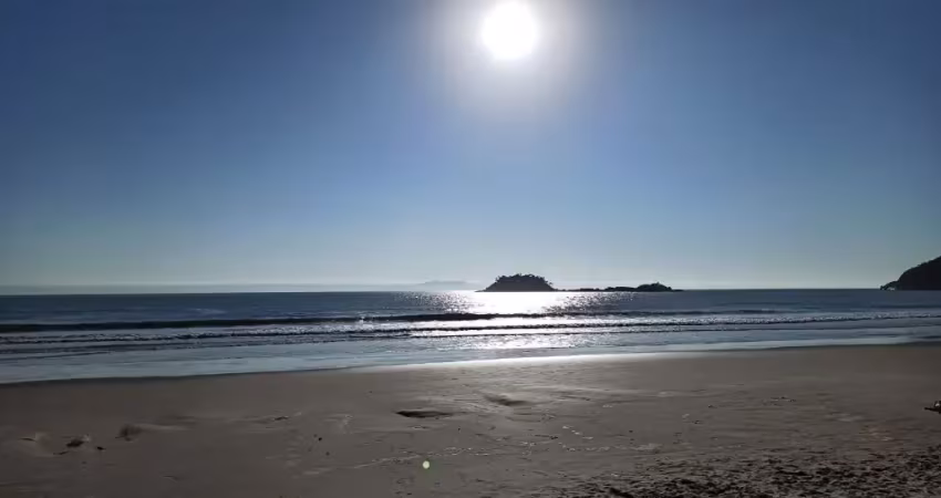 Casa com excelente localização na praia de palmas sc