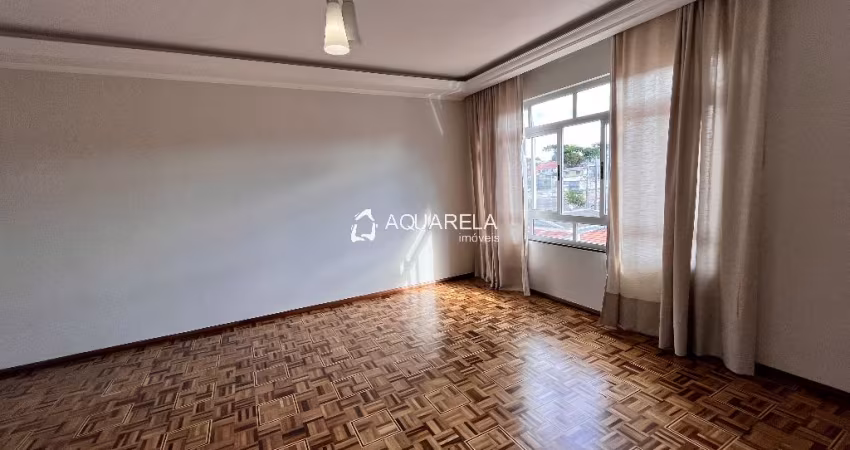 Amplo Apto Reformado no Água Verde