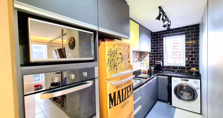 Lindo apartamento decorado para locação e possui sacada com churrasqueira!