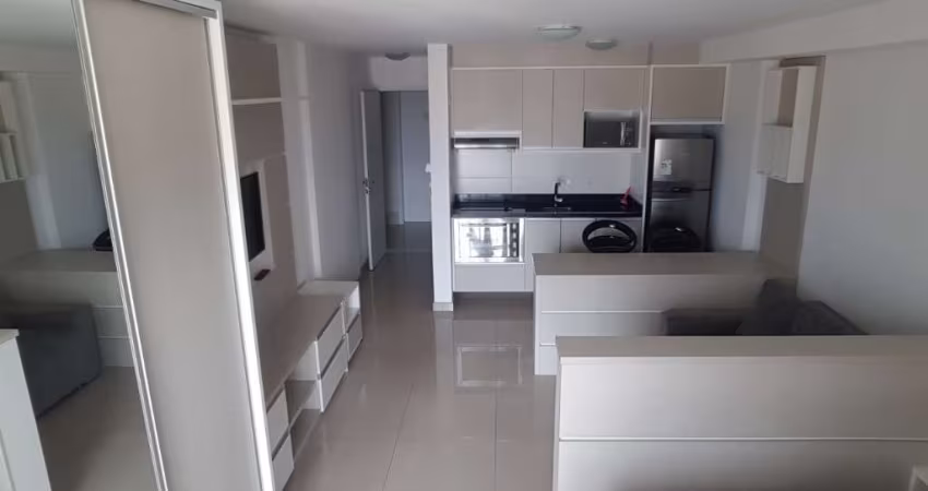 Apartamento bem mobiliado, andar alto! Condomínio HUB.