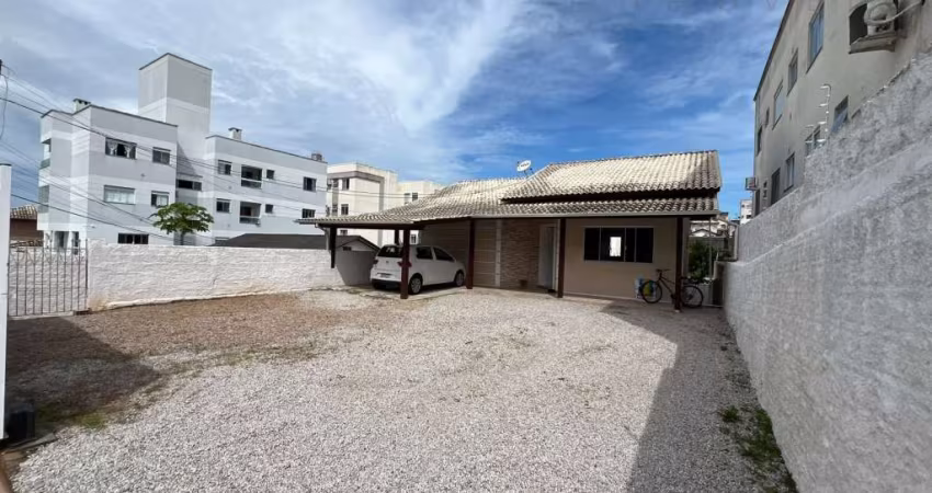 Casa no Bairro Serraria  -  São José