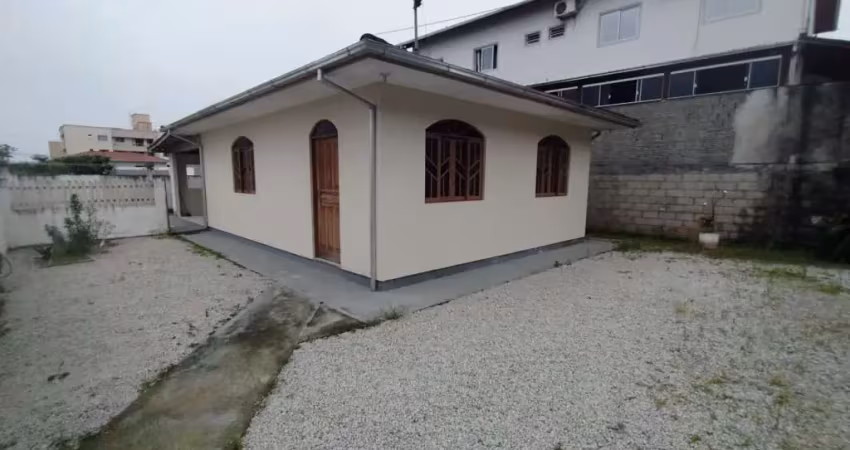 Casa com 2 quartos para alugar em Universitários, Biguaçu 