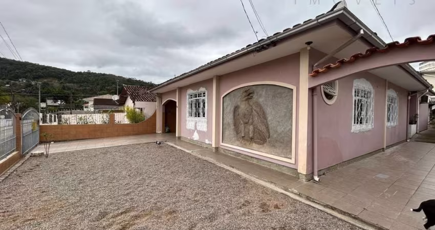Casa no Bairro Alto Aririu  -  Palhoça