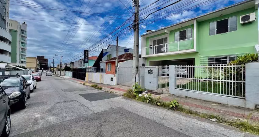Casa com 6 quartos à venda no Barreiros, São José 