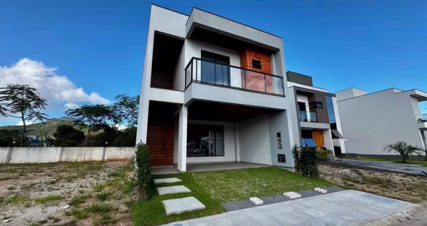 Casa no Bairro Deltaville - Biguaçu, SC