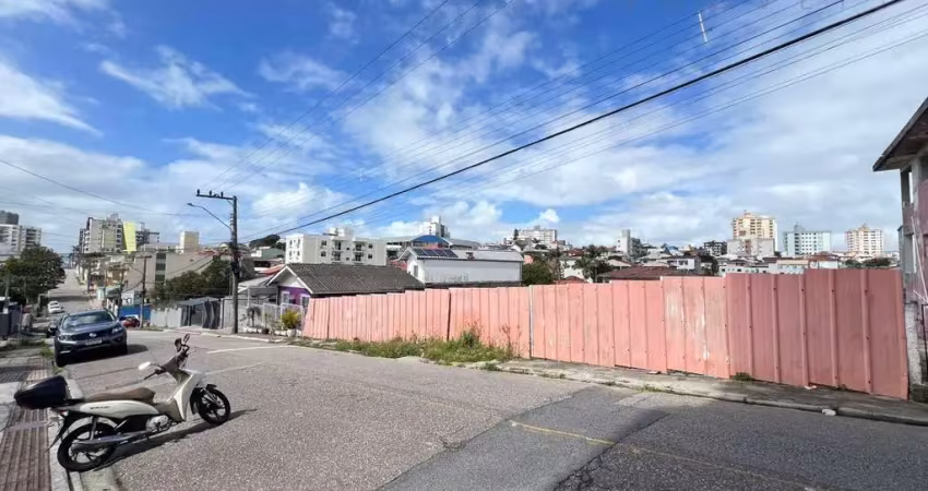 Terreno à venda no Barreiros, São José 
