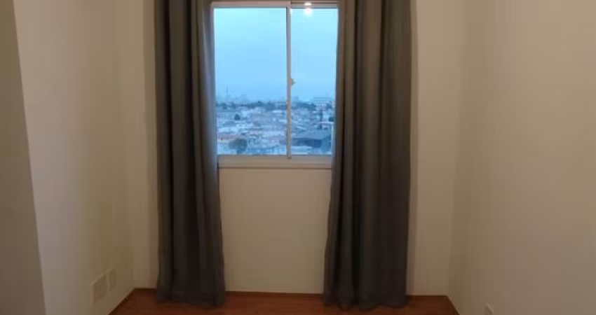 Apartamento novo e em excelente estado, com 2 quartos e sala integrada a cozinha.