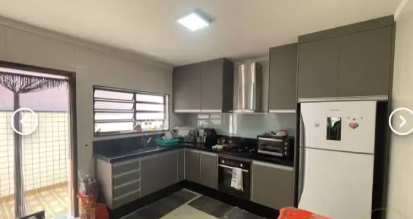 Casa com 3 quartos para alugar na Rua Joaquim Pinto, 131, Vila Gomes Cardim, São Paulo