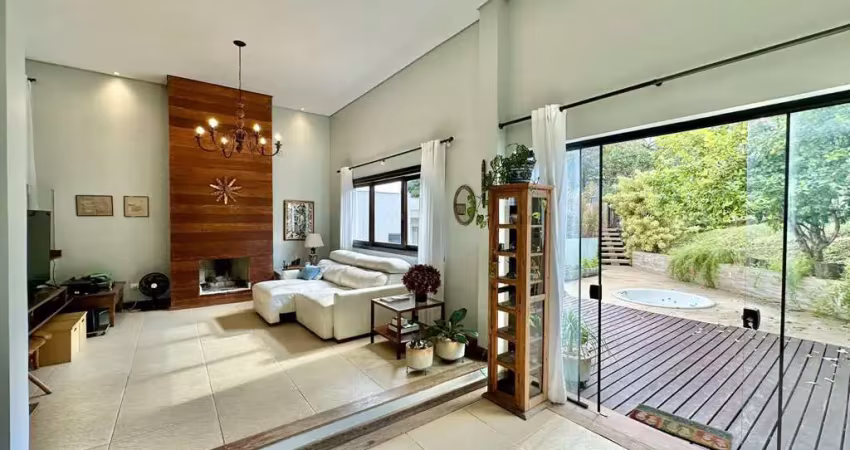 Imóvel a venda no cond. golf village - 3 suítes, amplo salão inferior (pode ser um apto hóspedes), varanda gourmet c/ jacuzzi! no miolo do condomínio!