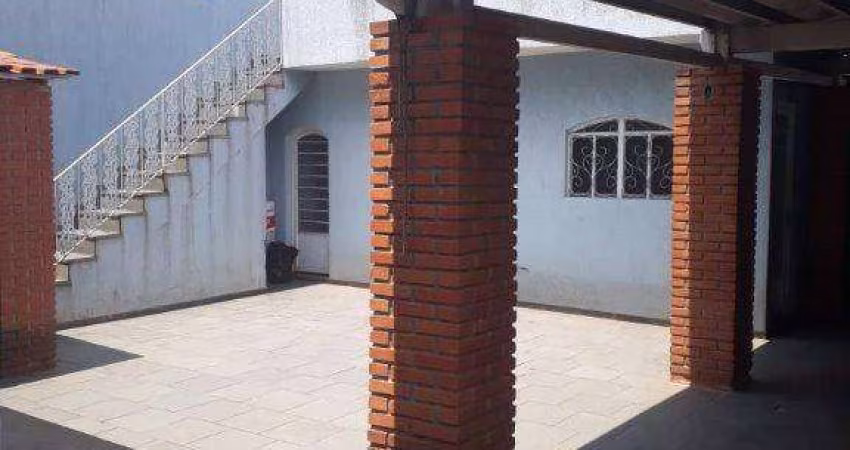 Sobrado com 3 dormitórios (1 suíte) com armários planejados e cozinha com armários e fogão, sala com 22 M2 com 3 sacadas  2 vagas cobertas e um quinta