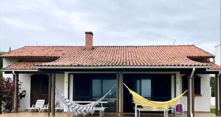 Casa com 4 quartos para alugar no Ponta das Canas, Florianópolis 