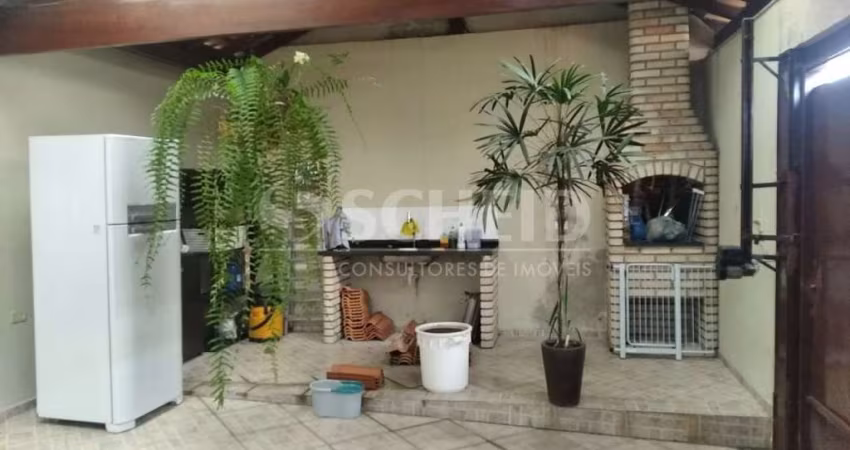 Sobrado com duas três vagas de garagem!!!