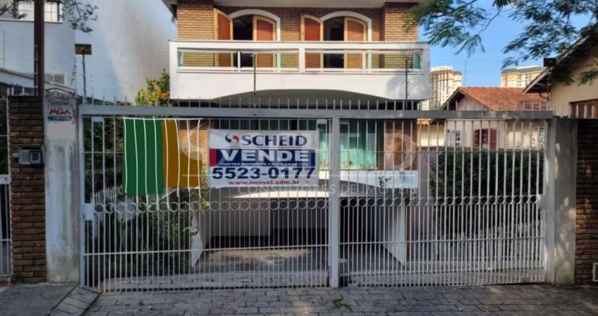 Sobrado em 03 pavimentos em ótima localização na Zona Sul