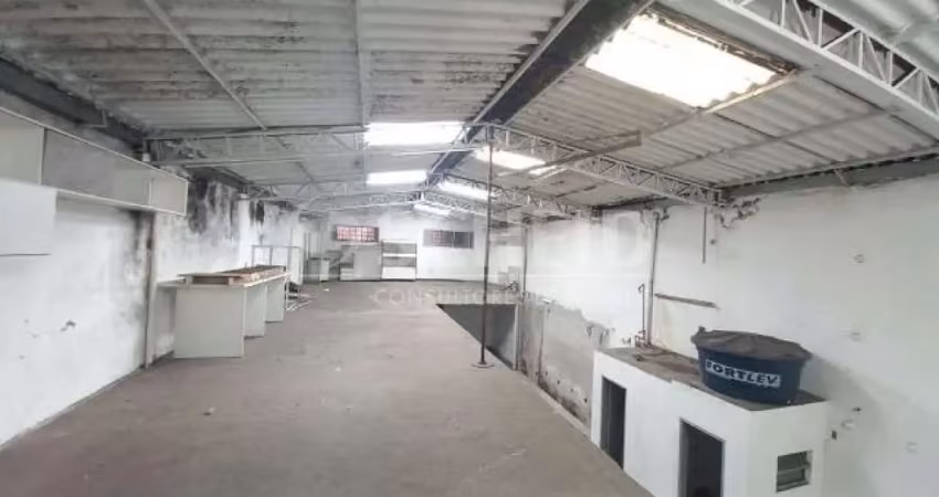 Galpão à venda no bairro socorro com 200m² de área, dois banheiros, duas salas para escritório.