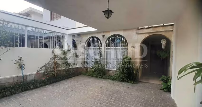 Casa à venda com 4 quartos, 02 suítes no Jardim Aeroporto
