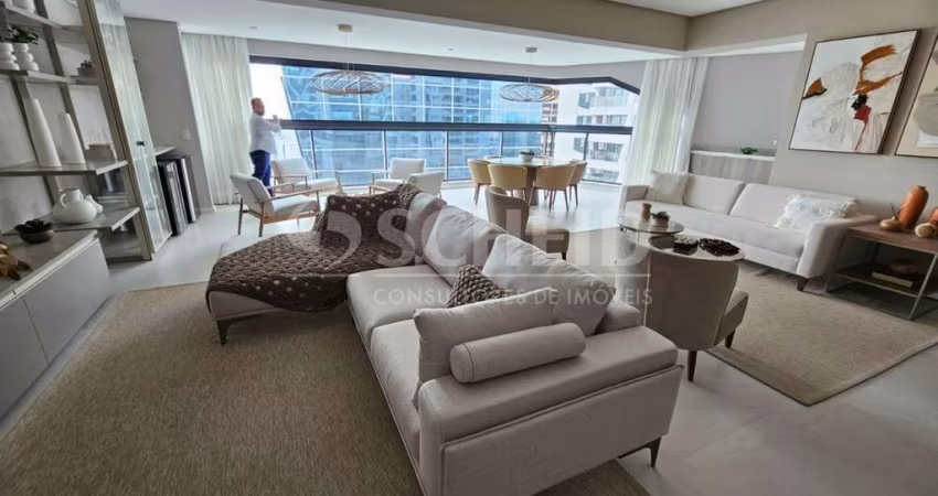 Apartamento com 3 suítes e 3 vagas na Chácara Santo Antônio.