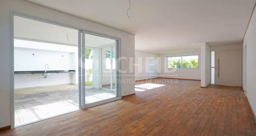 Magnífica casa em condomínio com 4 suítes e amplo jardim