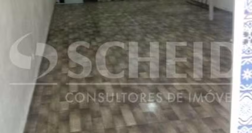 Casa na Vila Constança, 5 quartos, escritório, 5 cozinhas e áreas de serviço.