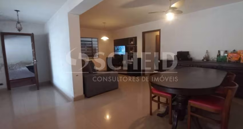 Casa no Brooklin Velho com 5 dormitórios e edícula com 2 dormitórios, jardim, 3 vaga e despensa..