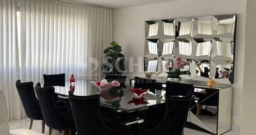 Apartamento reformado com 4 quartos à venda na Vila Andrade!