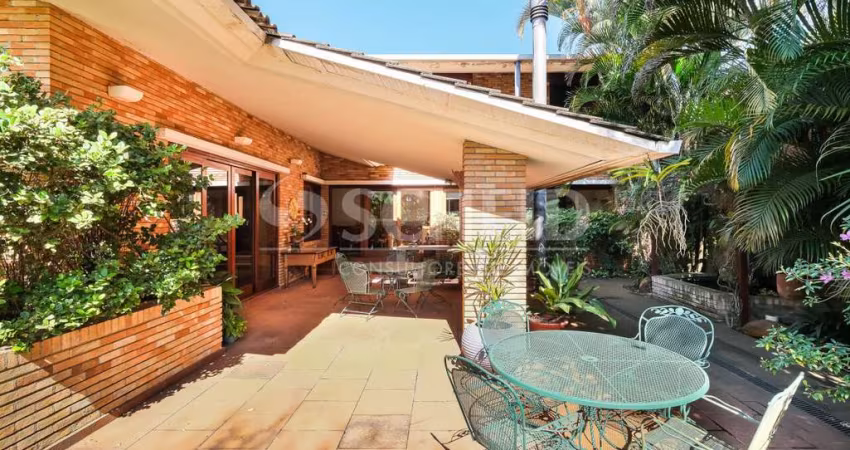 JARDIM CORDEIRO .  QUATRO QUARTOS, JARDIM , COM ARQUITETURA MODERNA