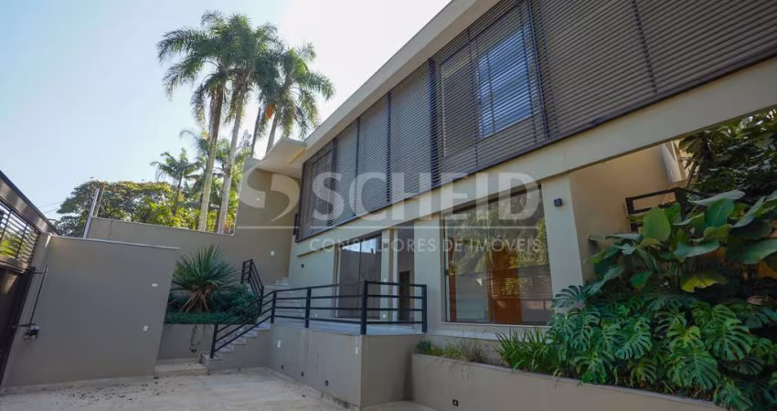 Casa reformada com 5 suítes e 4 vagas no Jardim Guedala