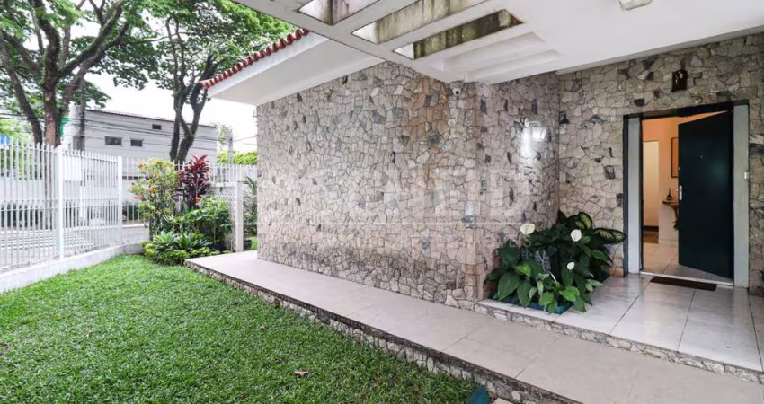 Casa térrea à venda em Moema 3 quartos 1 suíte garagem para 4 carros