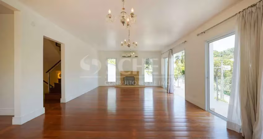 Casa reformada com 4 suítes e piscina no jardim guedala