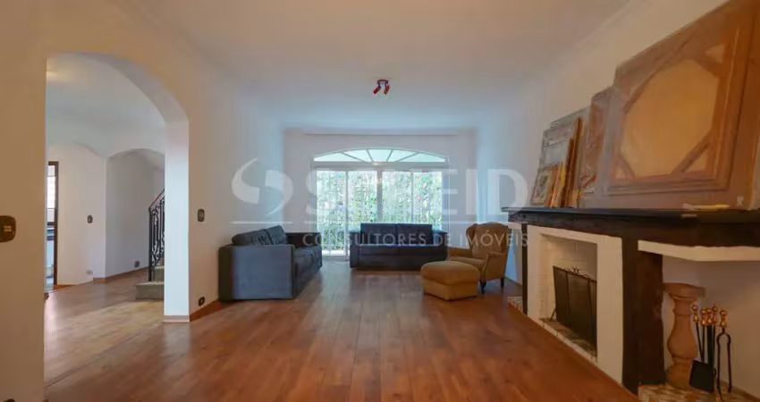 CASA BROOKLIN . -Com 4 quartos - suíte - 3 vagas - rua tranquila com segurança