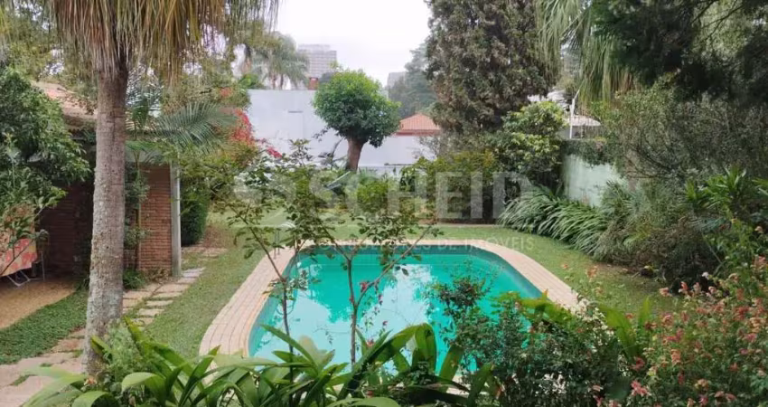 Casa no alto da boa  vista,  otíma localização! 857m2 de terreno proximo ao colégio suiço.