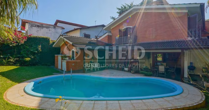 Casa com 4 dormitórios (2 suítes) e piscina em rua sem saída, ao lado da Hípica de Sto Amaro!
