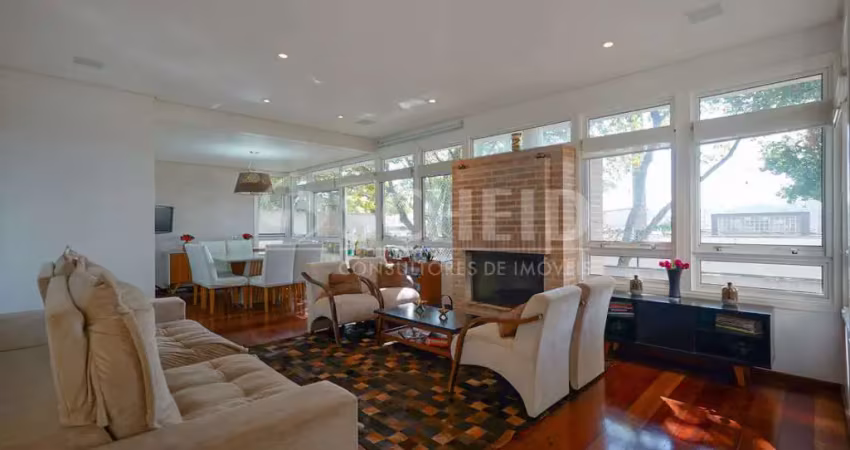 Casa à venda na Chácara Monte Alegre - 473m², 4 quartos e 3 vagas.
