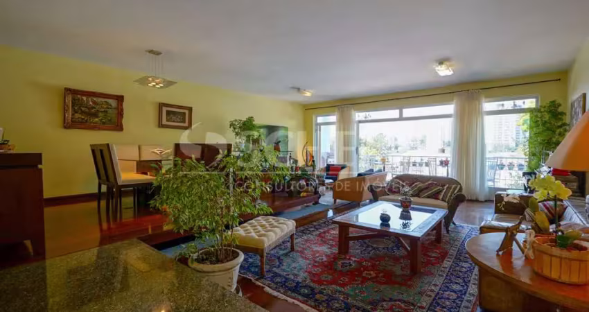Casa com 4 dormitórios sendo 2 suítes, 3 vagas de garagem e lindo jardim na chácara monte alegre!