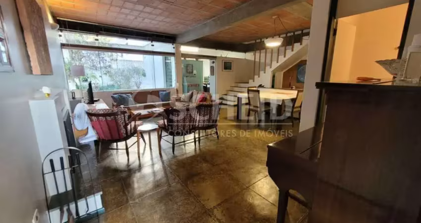 Sobrado de 3 quartos, 1 suite em terreno de 298m2 no melhor ponto do jardim marajoara