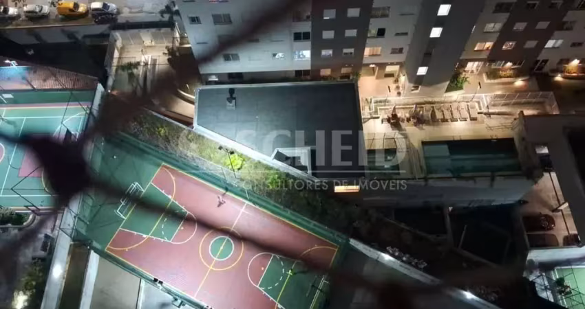Lindo apartamento reformado com armários embutidos, lazer completo, vaga no subsolo livre.