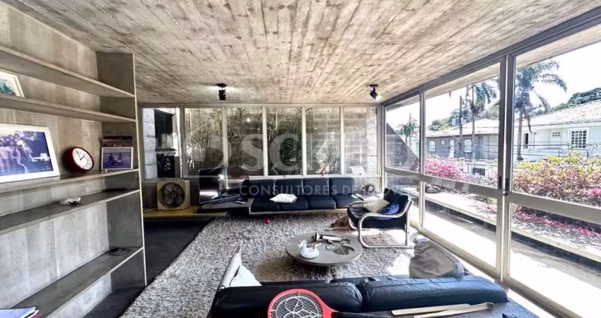 Casa no morumbi e terreno anexo . projeto ruy otake em concreto aparente