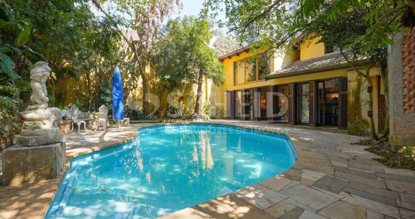 Casa com 4 Quartos e 6 banheiros à Venda