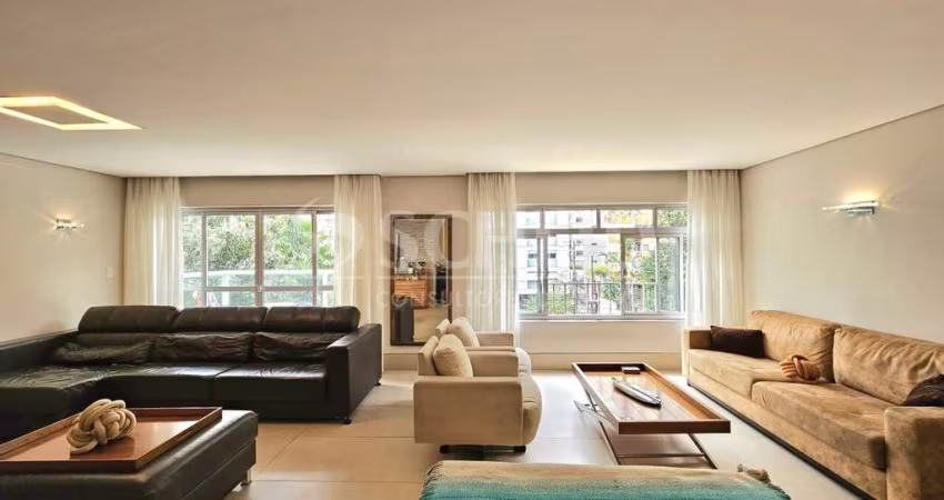 Apartamento a venda no Itaim - 3 quartos, sala com varanda, reformado.