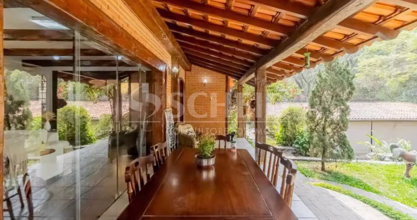 Casa em condomínio para venda com 3 quartos - 6 vagas - Clube Castelo