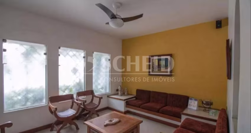 Sobrado Campo Belo com 150m², 4 quartos, sala, cozinha, área de serviço, 3 banheiros, 3 vagas.