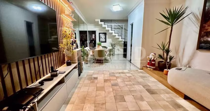 Sobrado reformado a venda com 3 suítes e 2 vagas no jardim marajoara