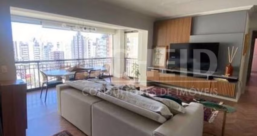 Apartamento de 137m² com 3 suítes e 3 vagas à venda em Moema - SP