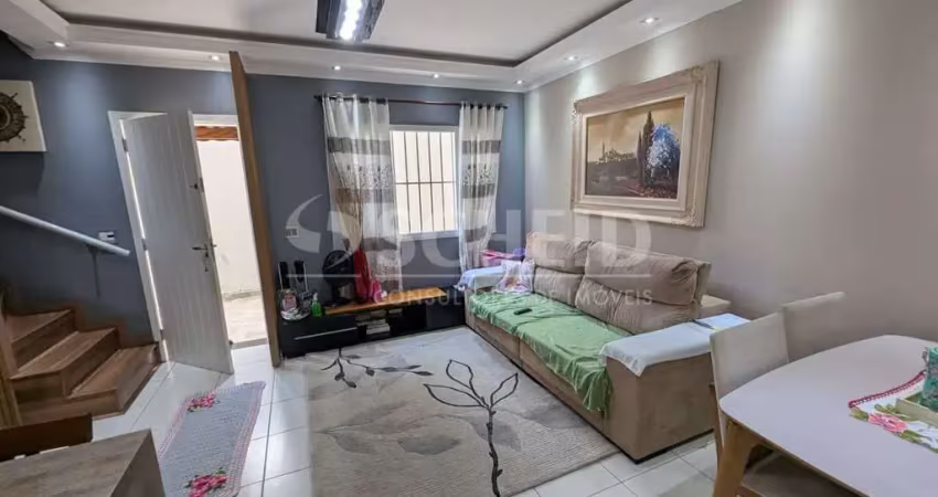Casa a venda em condomínio fechado, casa com 72m² , sendo 2quartos ,1 vaga .