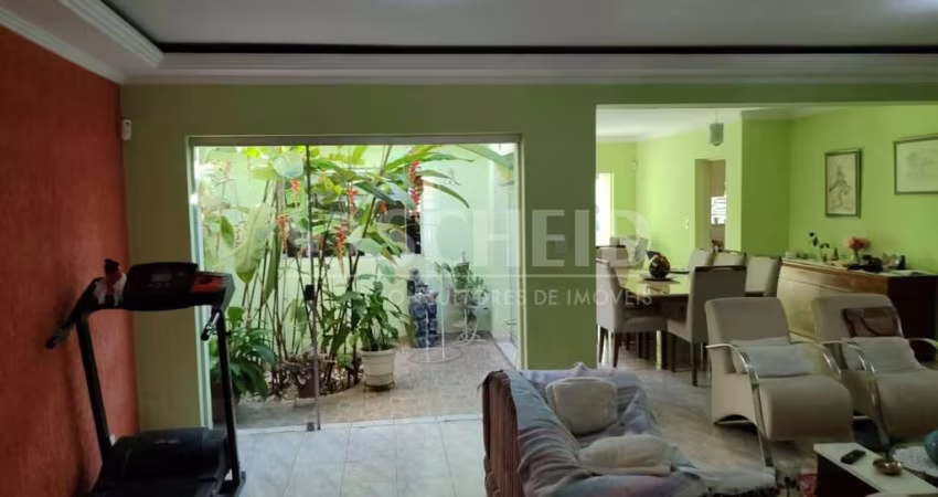 Casa à venda com 03 quartos e 02 vagas no Jabaquara