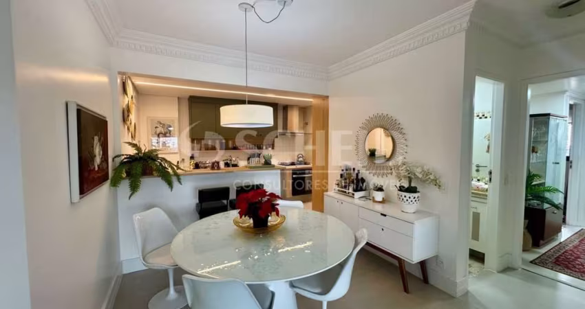 Apartamento na Chácara Santo Antônio Reformado com Varanda