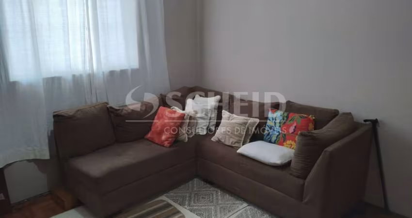 Casa Térrea à venda na Vila Isa. Sendo 03 quartos, vaga de garagem, corredor lateral
