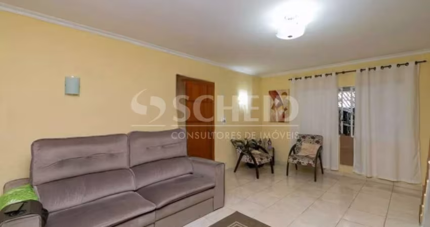 Casa no Campo Belo, 240m2, 3 quartos, área gourmet e 2 vagas de garagem.
