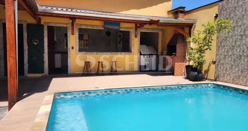 Casa 126m2 no Campo Grande, 2 dormitórios, 1 suíte, com área gourmet, piscina  e 2 vagas
