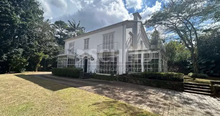 Casa para reforma, com quadra de tênis e piscina na chácara flora